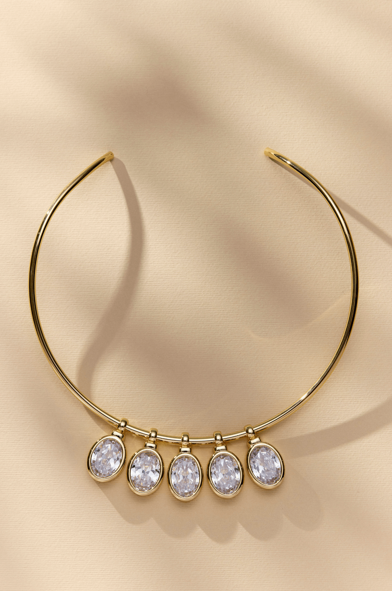 Lara & Ela | Oval Bezel Pendant - Lara & Ela