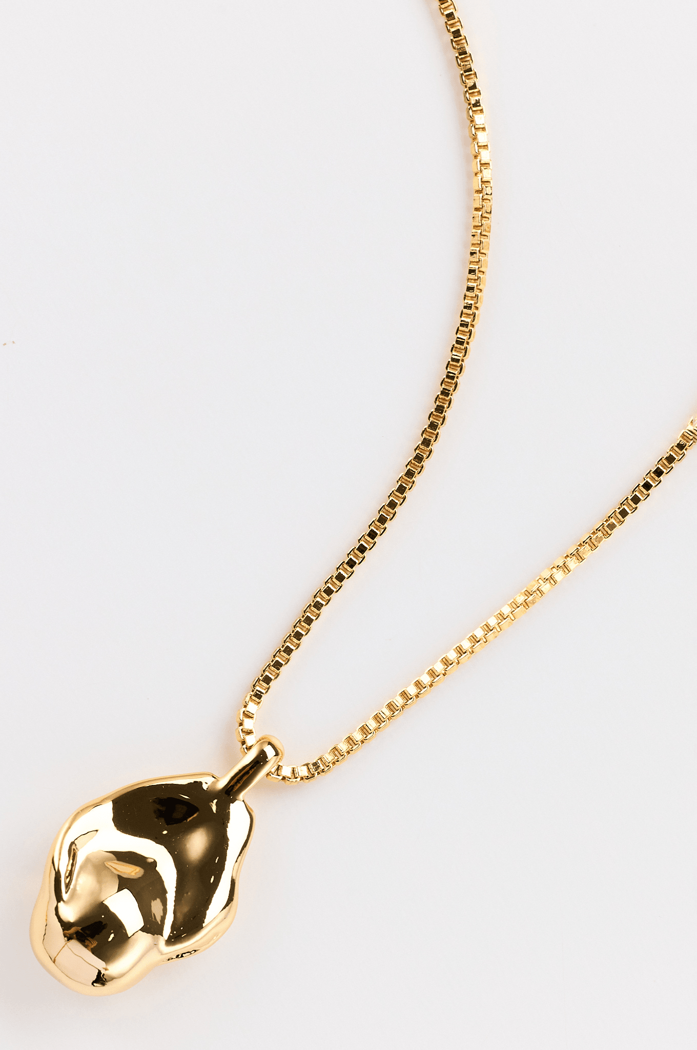 Lara & Ela | The Moon And New York City Necklace - Lara & Ela