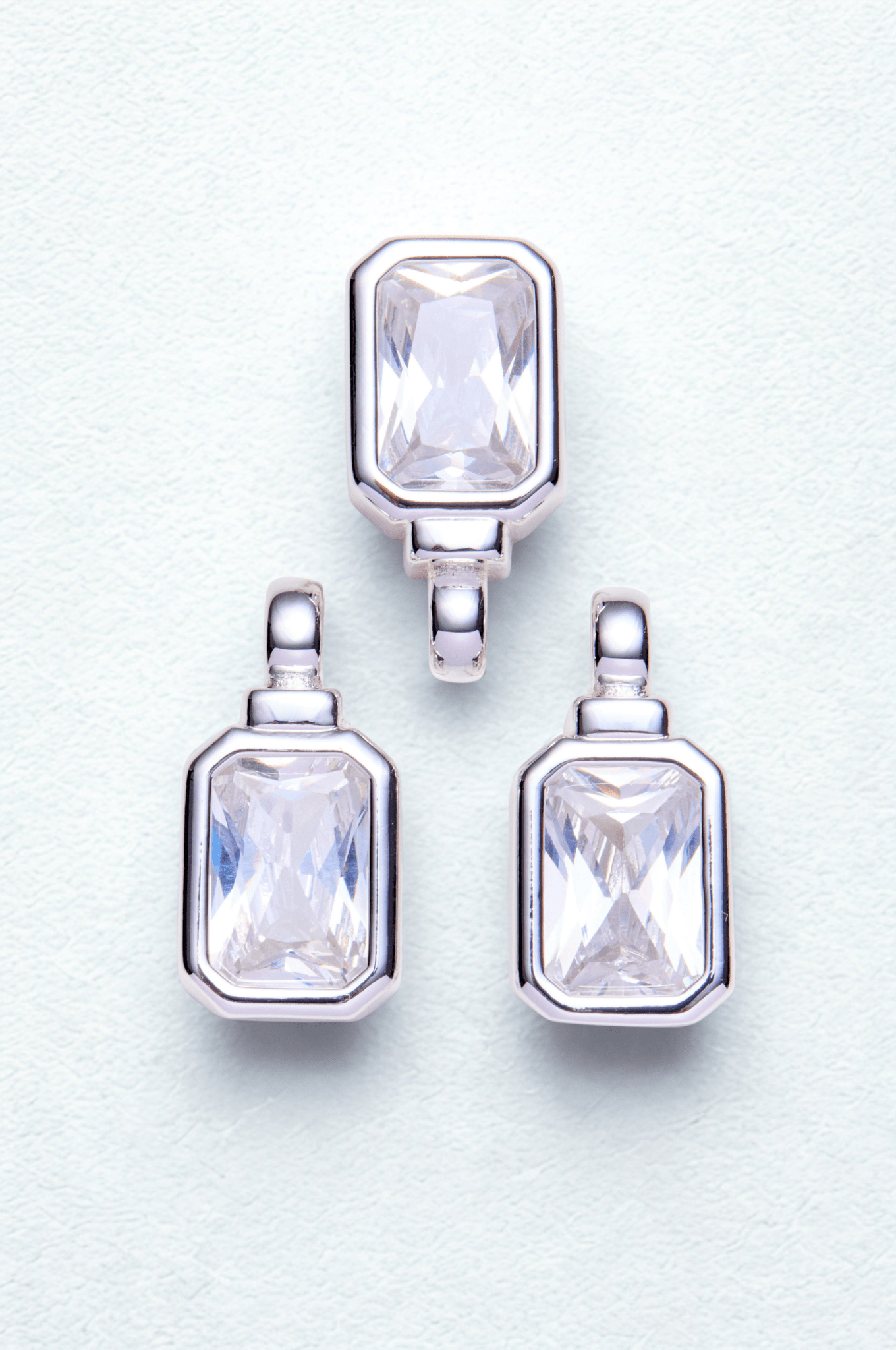 Lara & Ela | Emerald Bezel Pendant - Lara & Ela