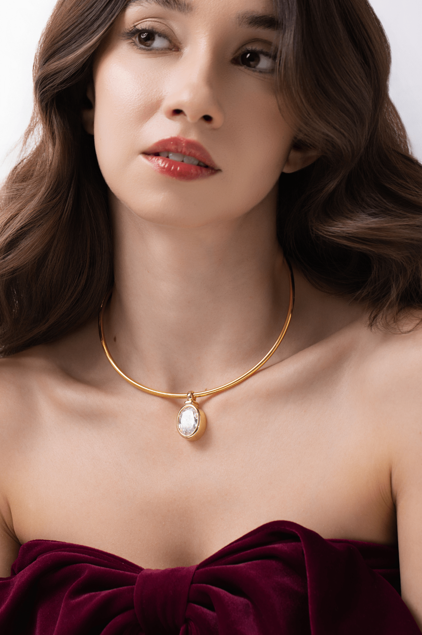 Lara & Ela | Oval Bezel Pendant - Lara & Ela
