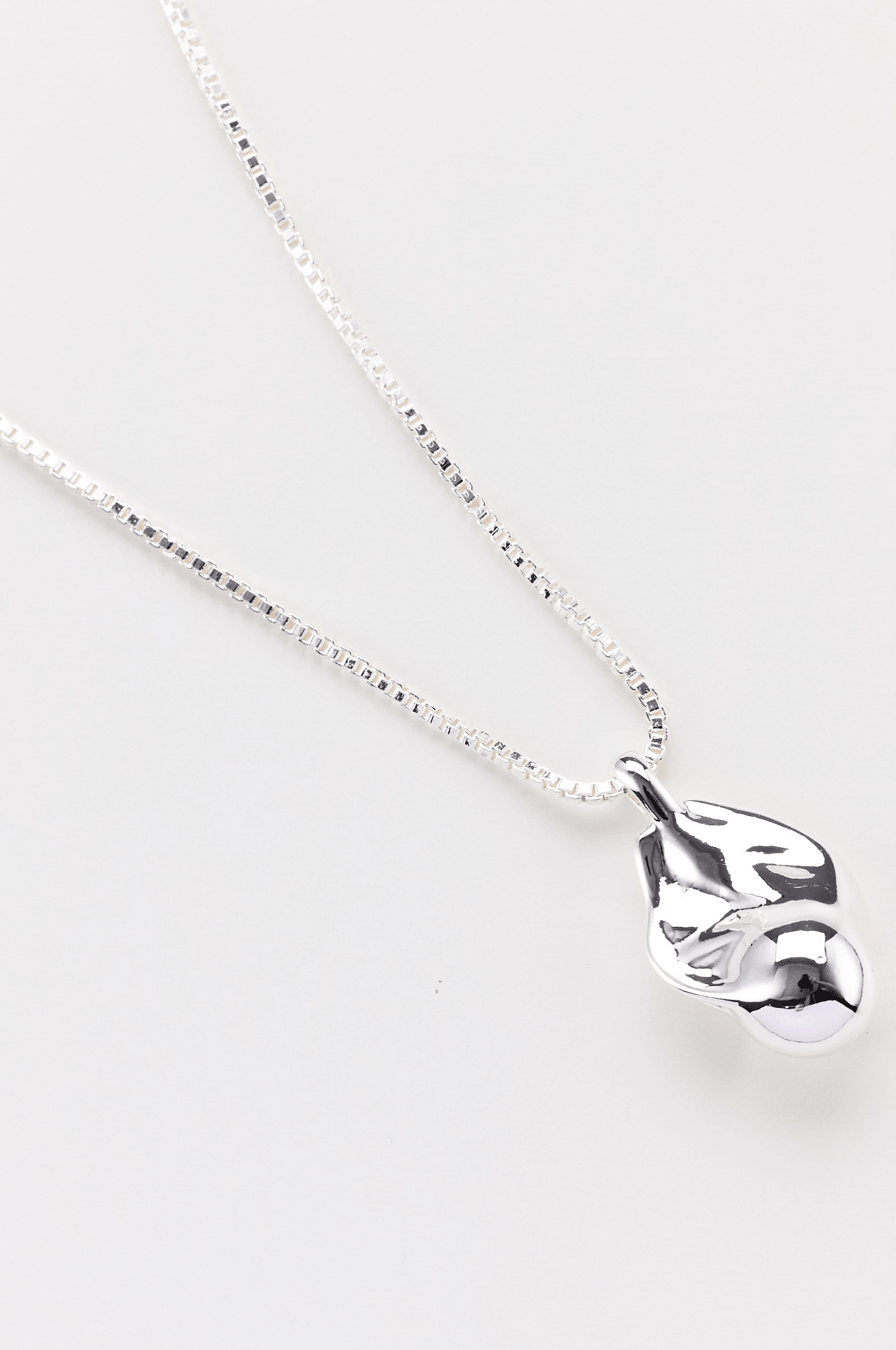Lara & Ela | The Moon And New York City Necklace - Lara & Ela
