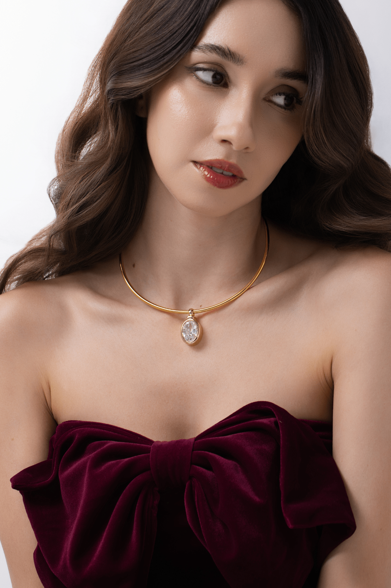 Lara & Ela | Oval Bezel Pendant - Lara & Ela