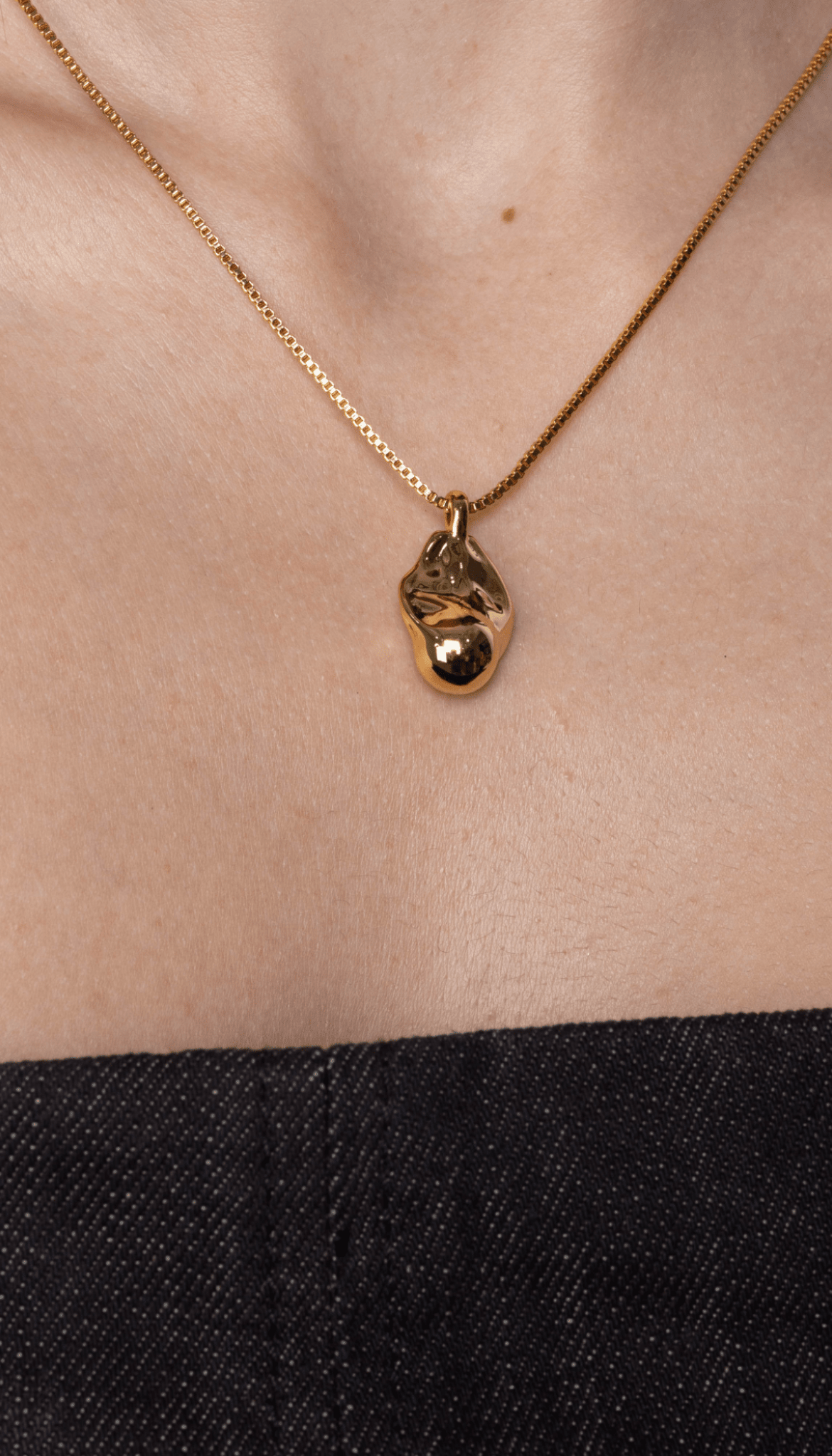 Lara & Ela | The Moon And New York City Necklace - Lara & Ela