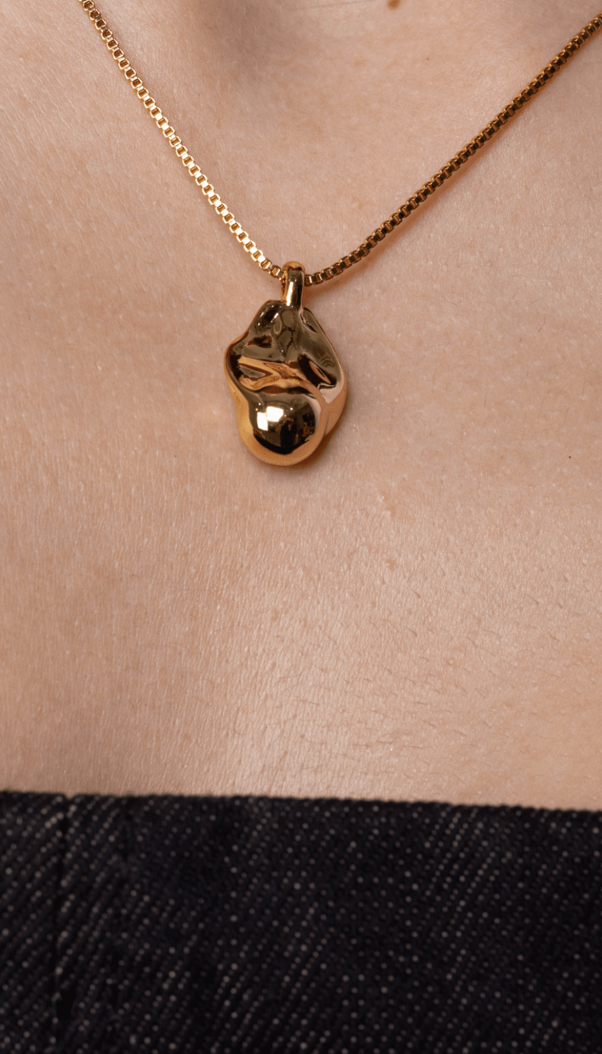 Lara & Ela | The Moon And New York City Necklace - Lara & Ela