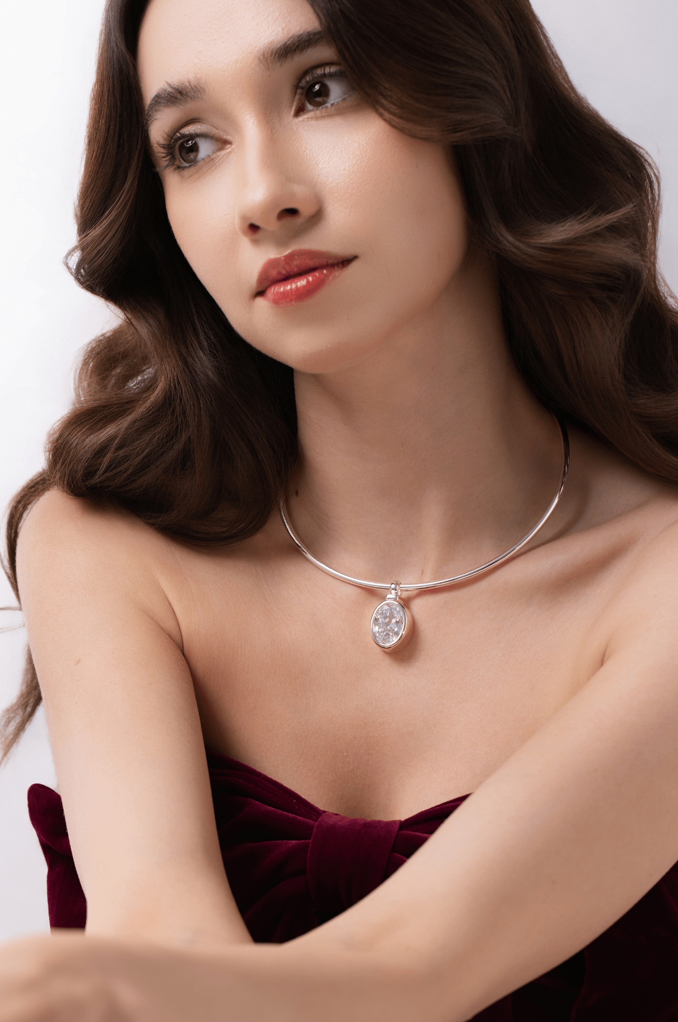 Lara & Ela | Oval Bezel Pendant - Lara & Ela