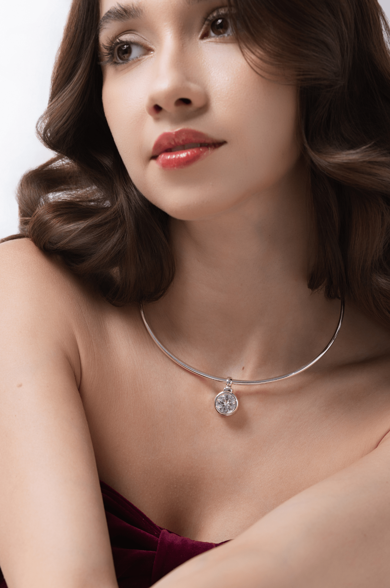 Lara & Ela | Round Bezel Pendant - Lara & Ela