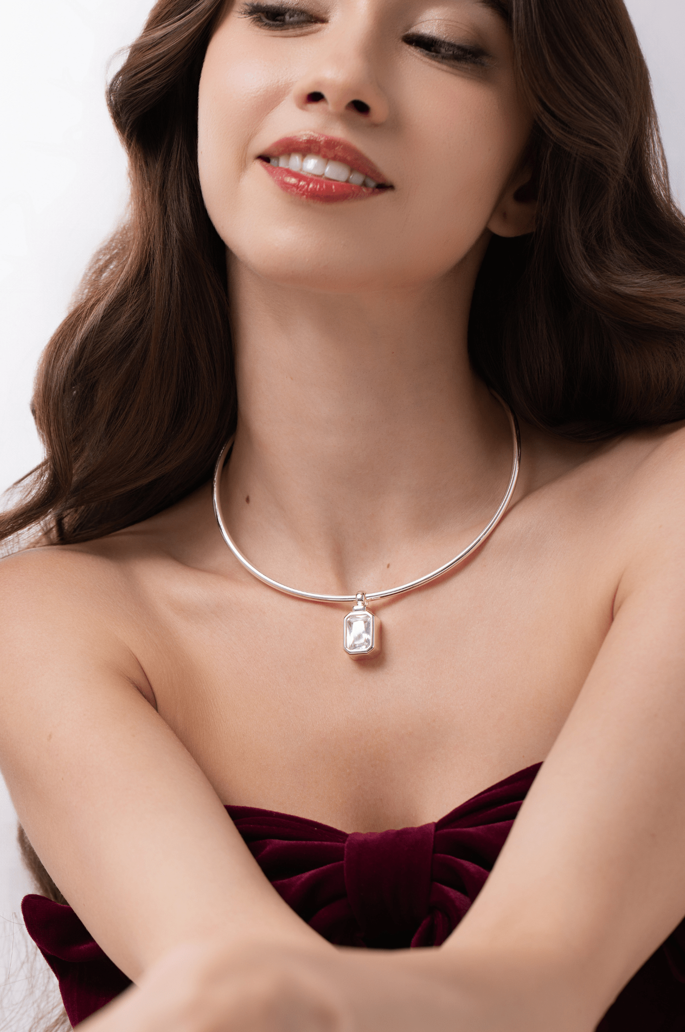 Lara & Ela | Emerald Bezel Pendant - Lara & Ela