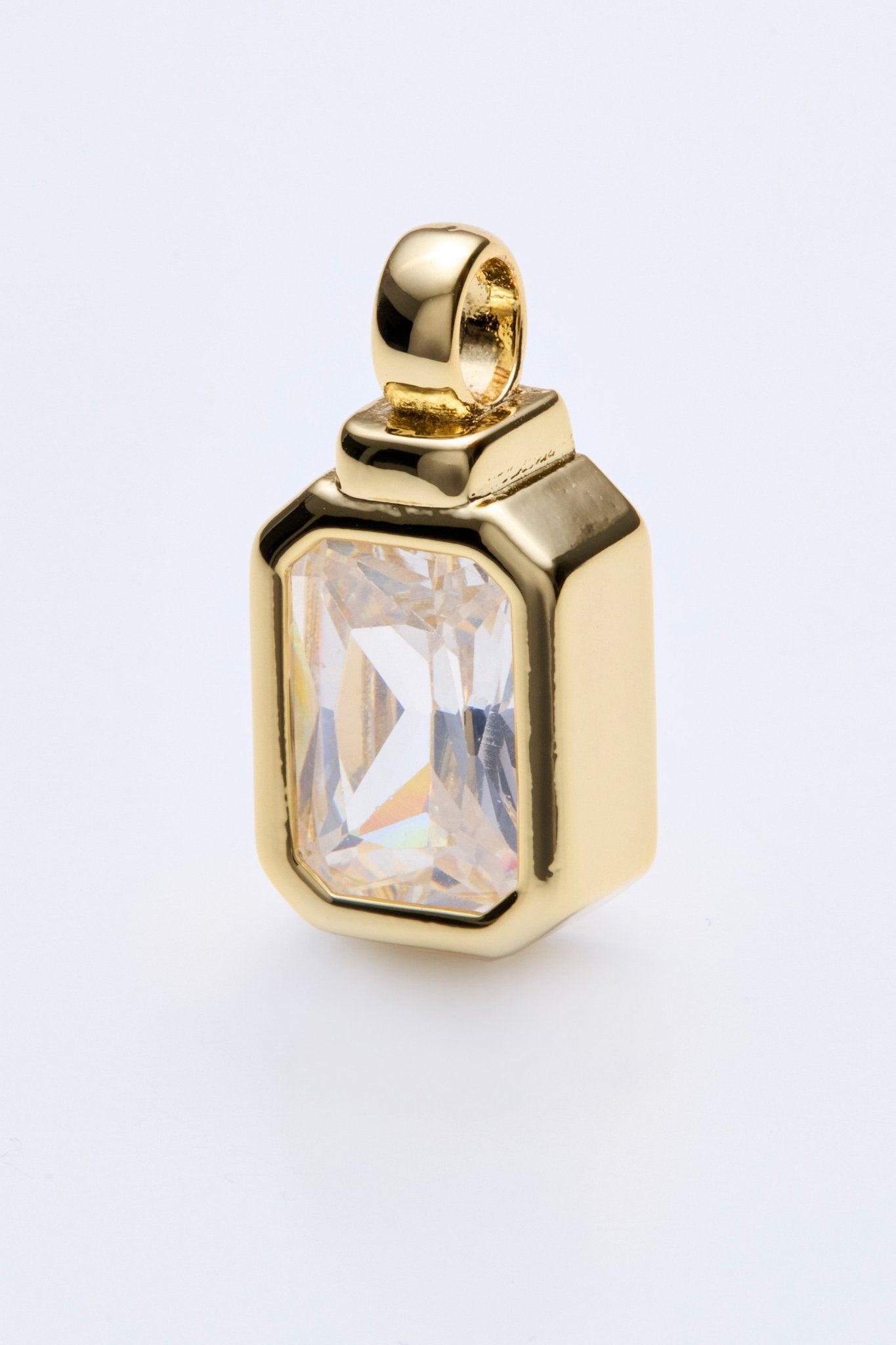 Lara & Ela | Emerald Bezel Pendant - Lara & Ela