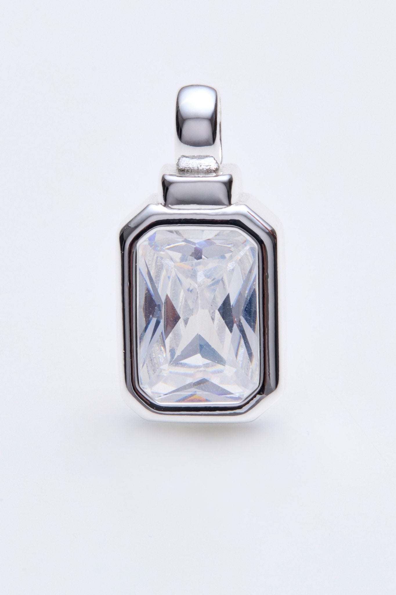 Lara & Ela | Emerald Bezel Pendant - Lara & Ela