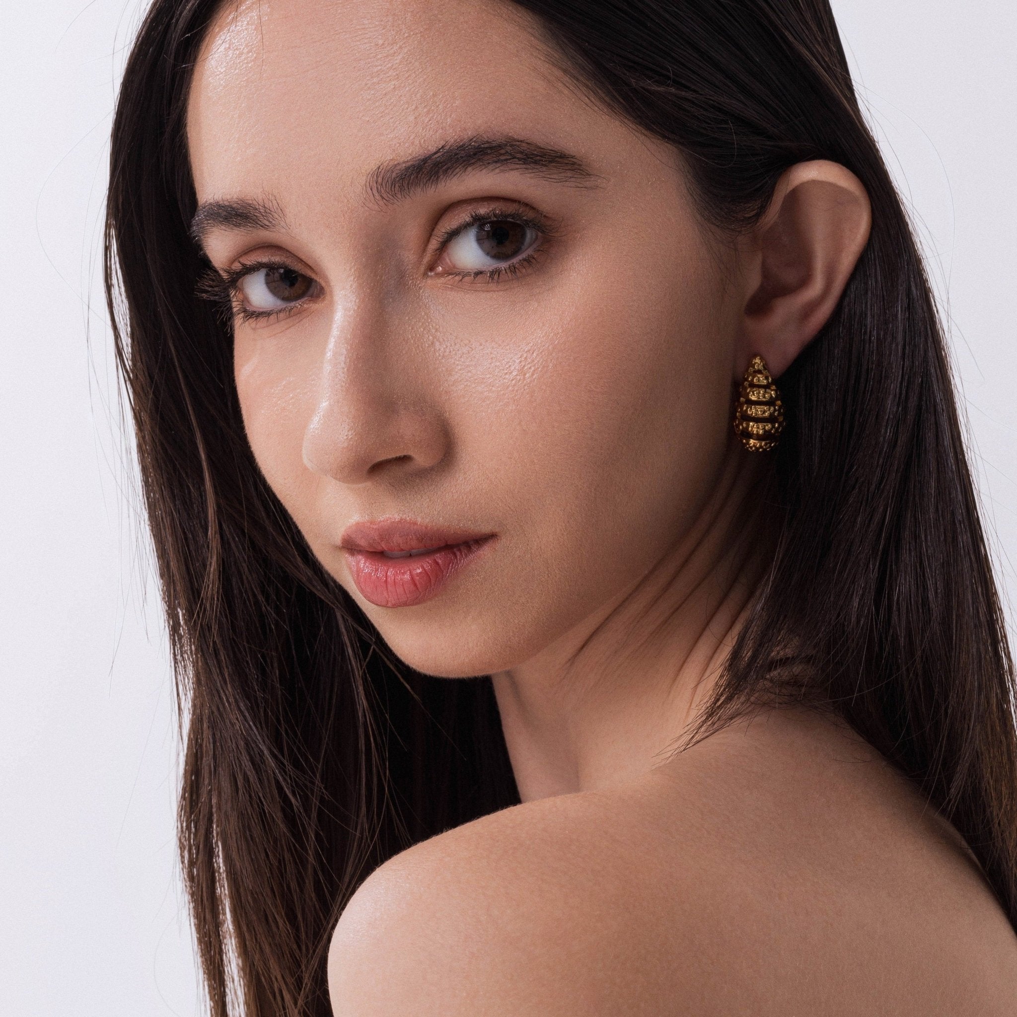 Lara & Ela | Queen B Gold Earrings - Lara & Ela