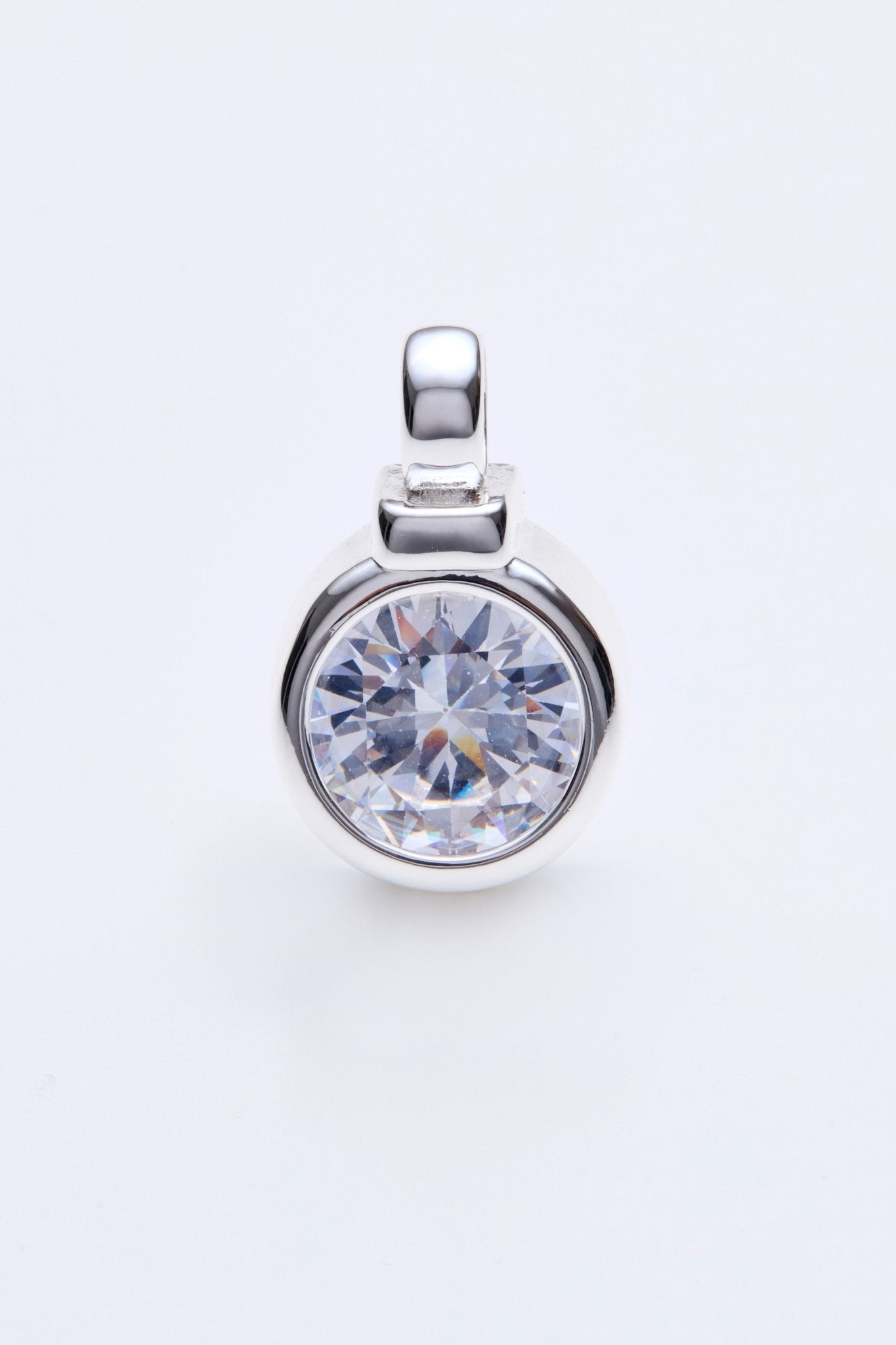 Lara & Ela | Round Bezel Pendant - Lara & Ela