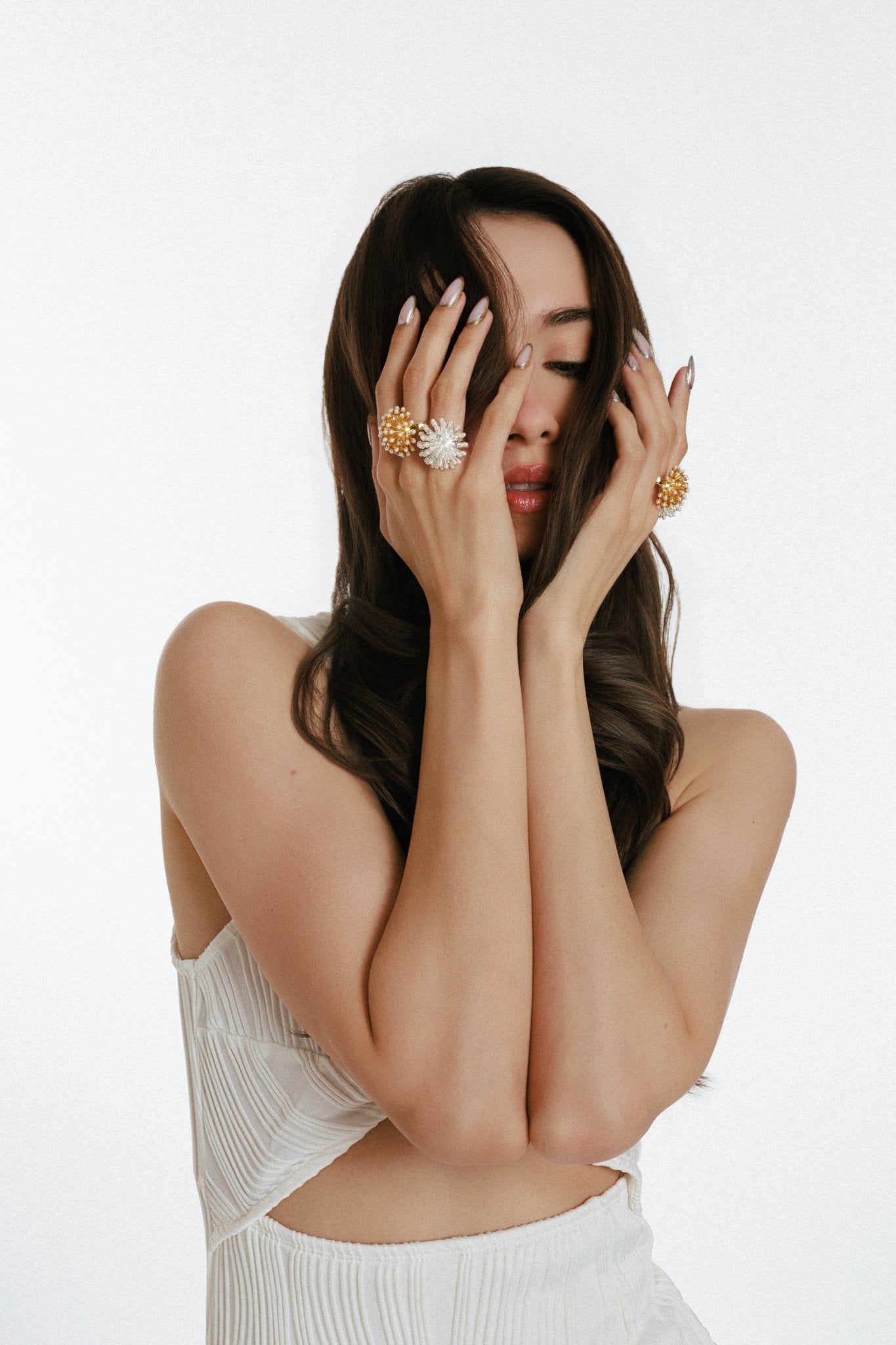 Lara & Ela | Six Seven Ring - Lara & Ela