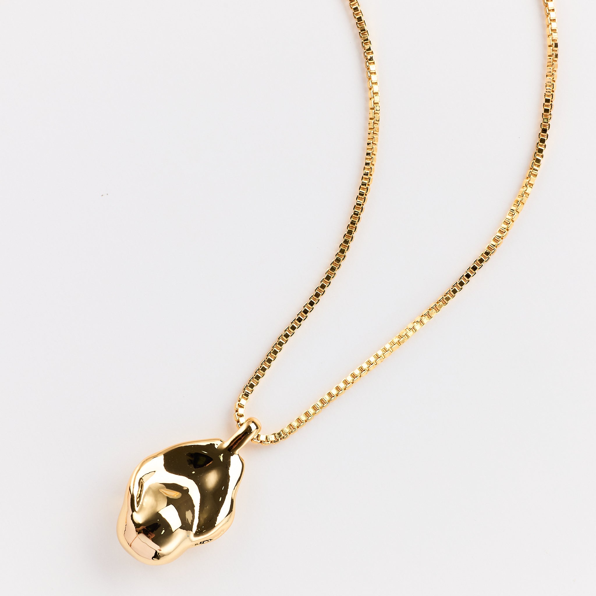 Lara & Ela | The Moon And New York City Gold Necklace - Lara & Ela