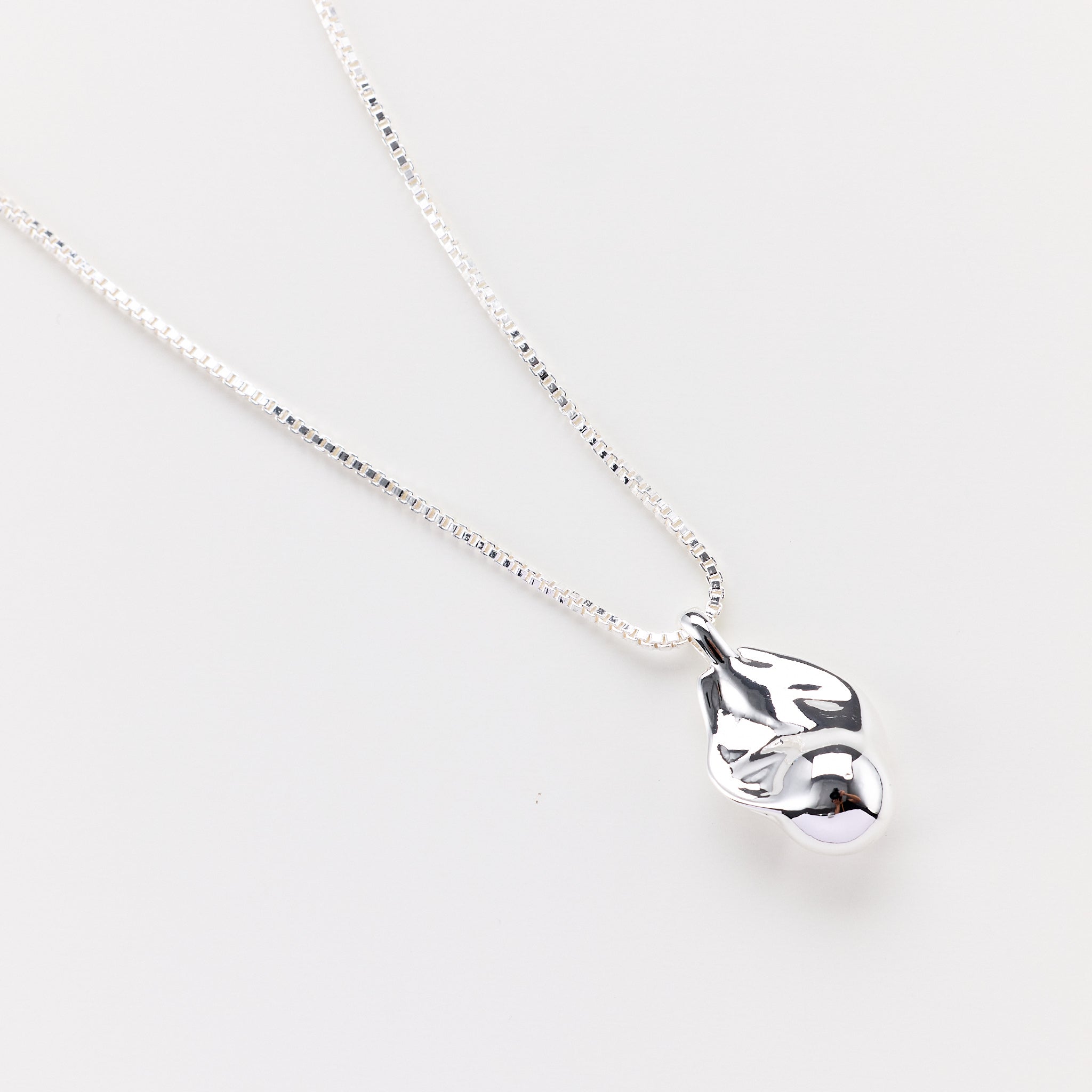 Lara & Ela | The Moon And New York City Silver Necklace - Lara & Ela