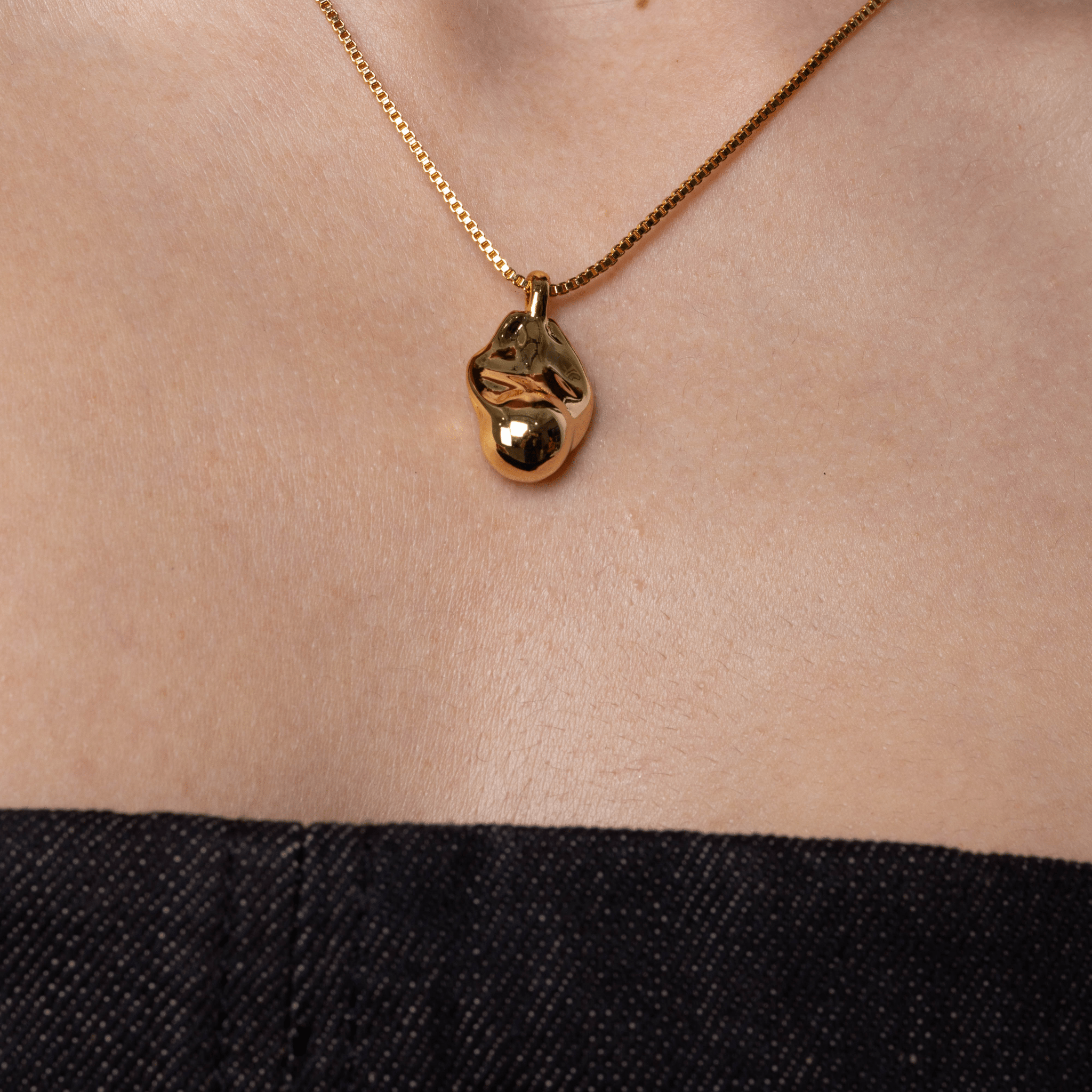 Lara & Ela | The Moon And New York City Gold Necklace - Lara & Ela