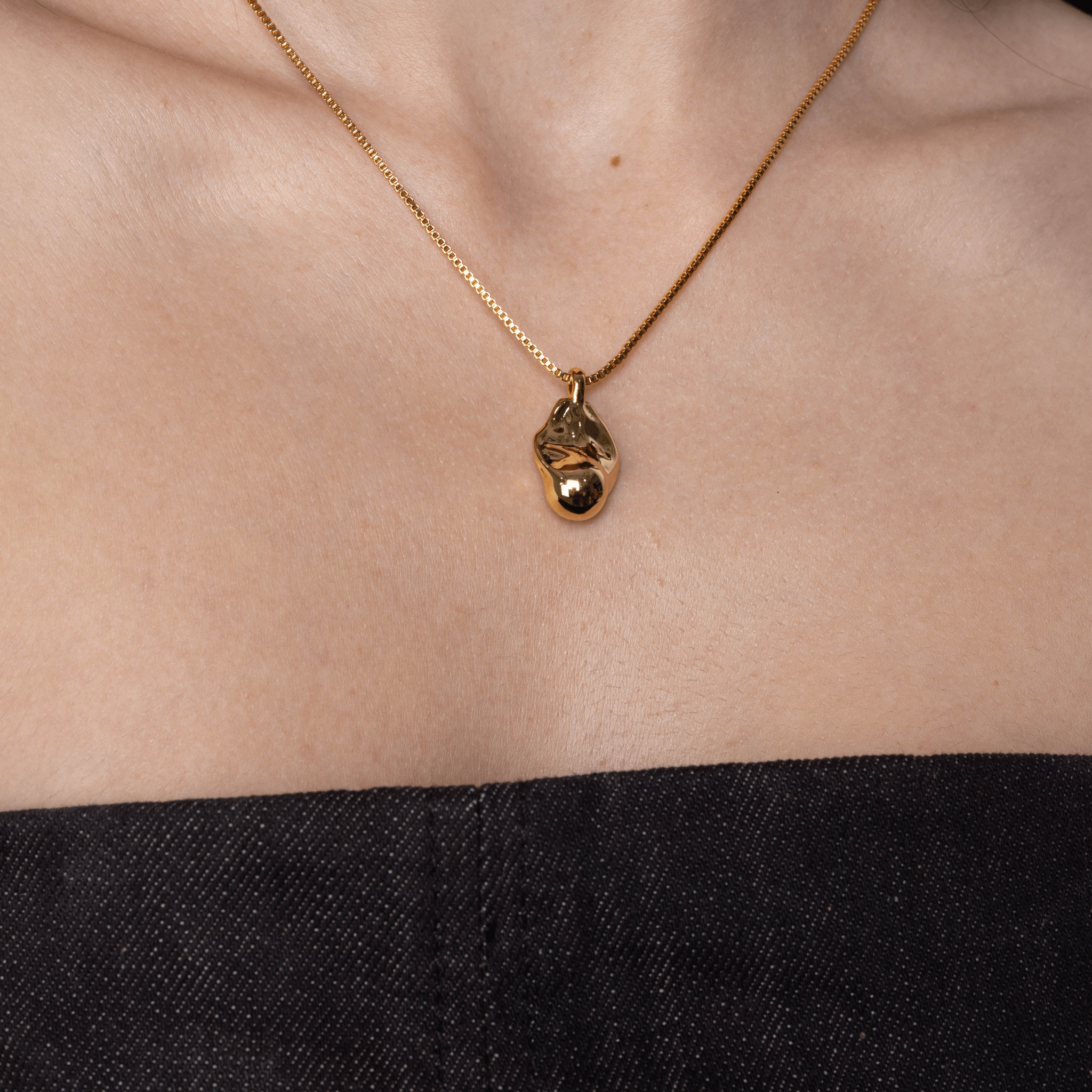 Lara & Ela | The Moon And New York City Gold Necklace - Lara & Ela