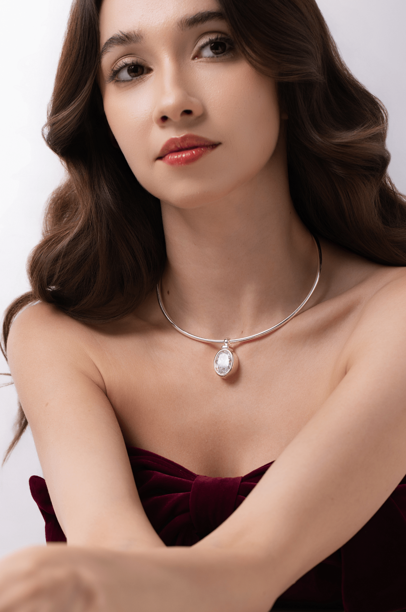 Lara & Ela | Oval Bezel Pendant - Lara & Ela