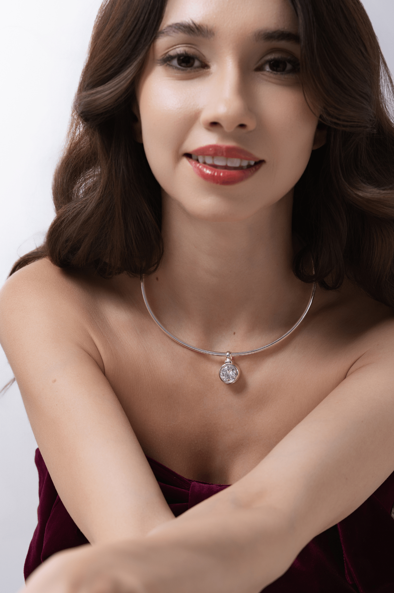 Lara & Ela | Round Bezel Pendant - Lara & Ela