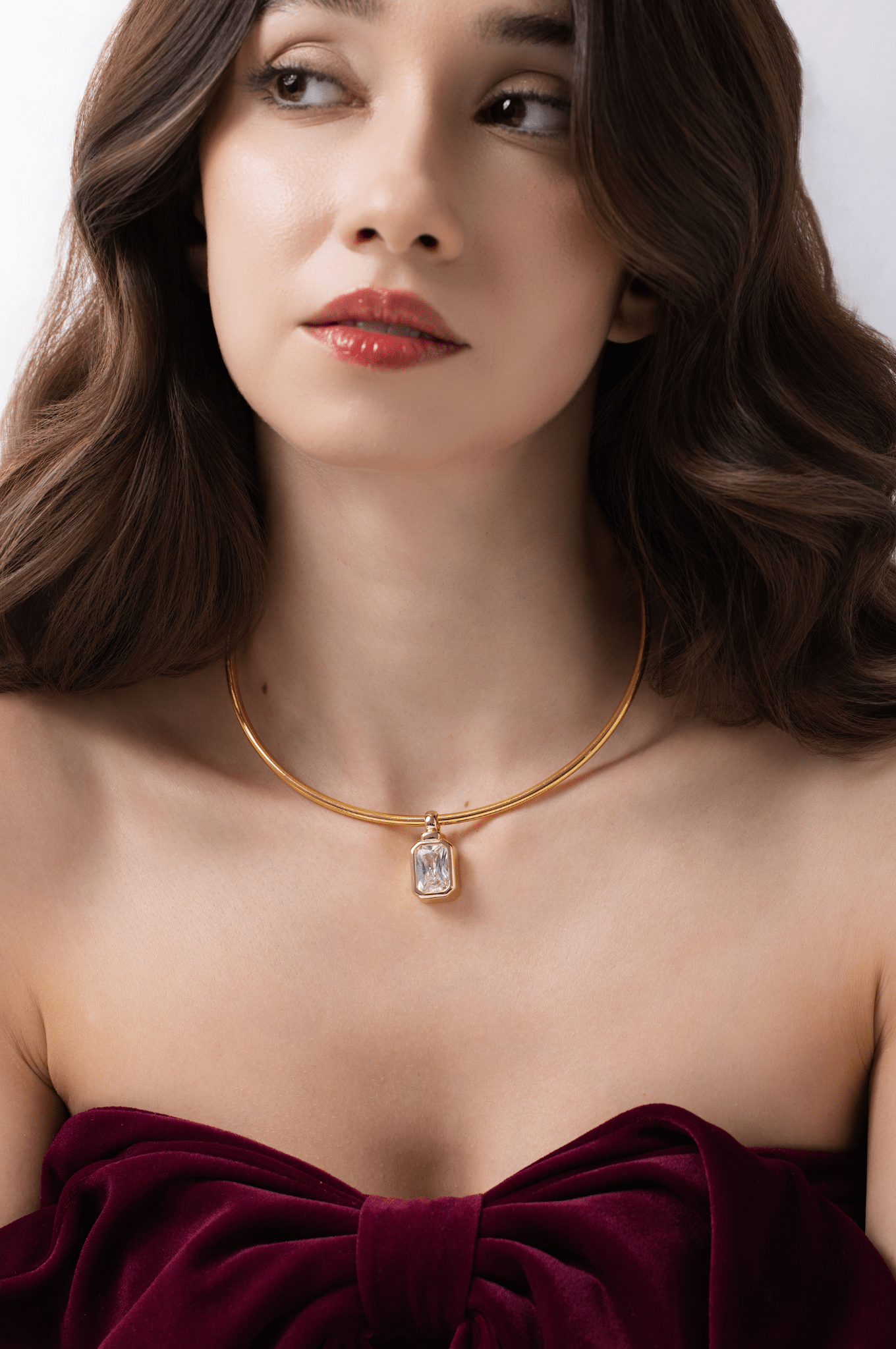 Lara & Ela | Emerald Bezel Pendant - Lara & Ela