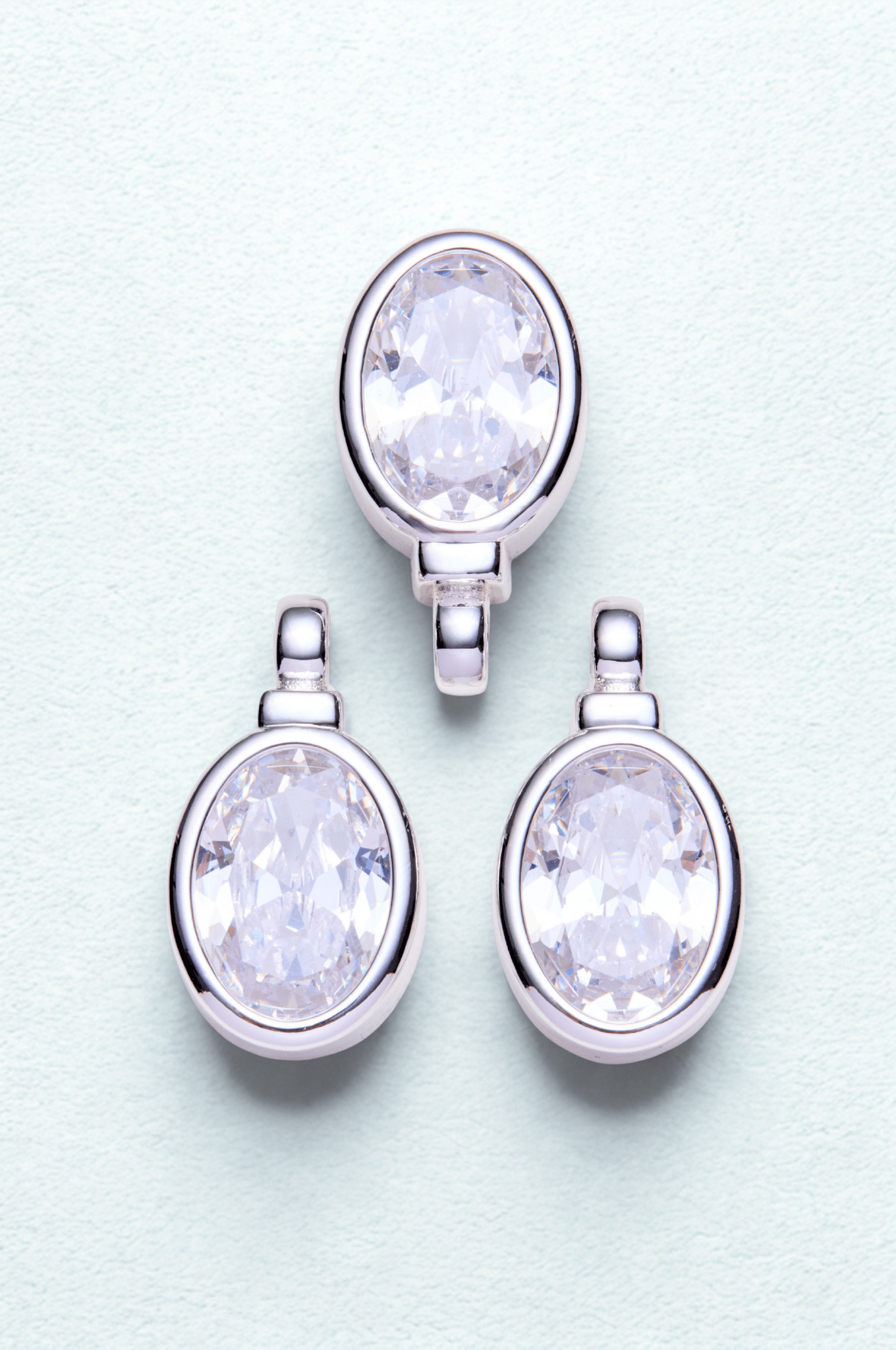 Lara & Ela | Oval Bezel Pendant - Lara & Ela