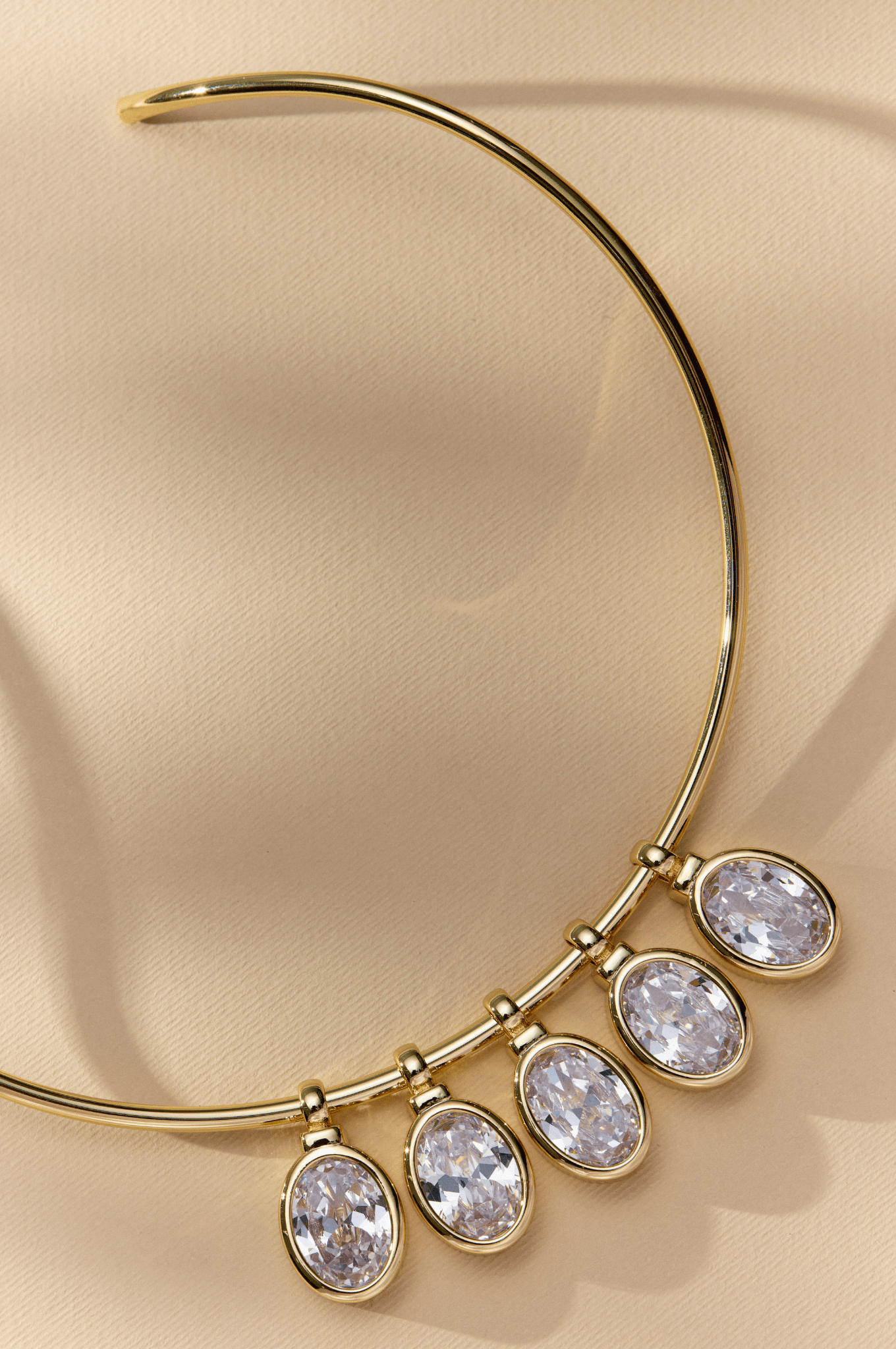 Lara & Ela | Oval Bezel Pendant - Lara & Ela