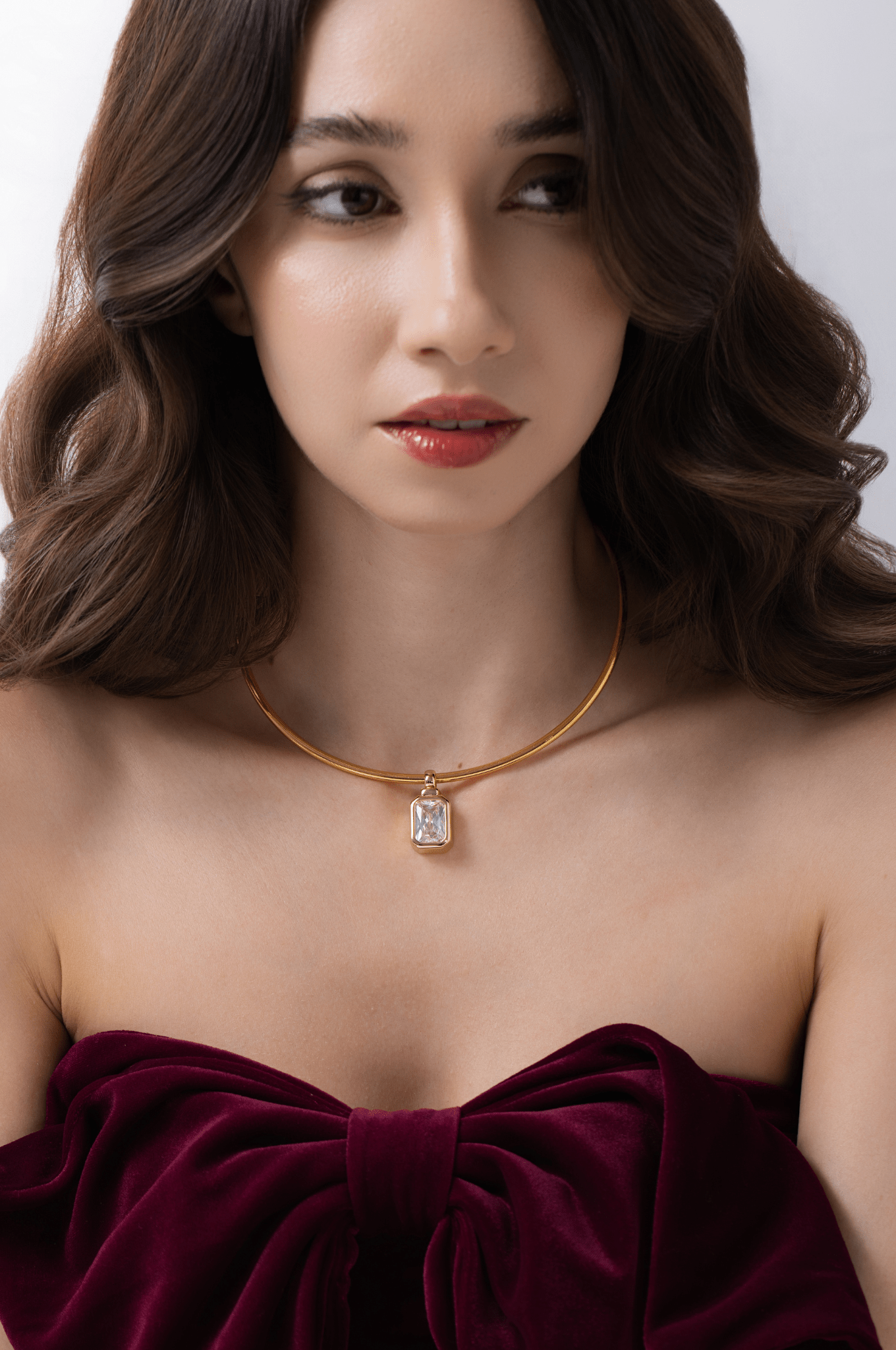 Lara & Ela | Emerald Bezel Pendant - Lara & Ela