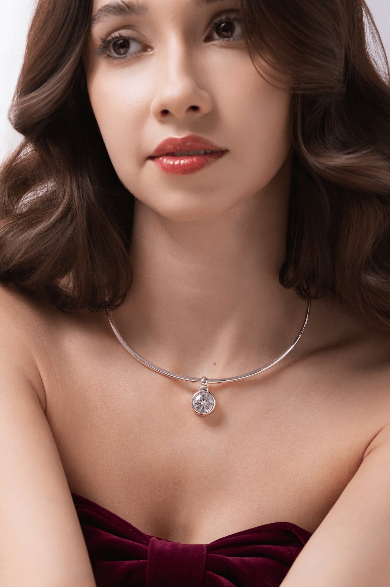 Lara & Ela | Round Bezel Pendant - Lara & Ela
