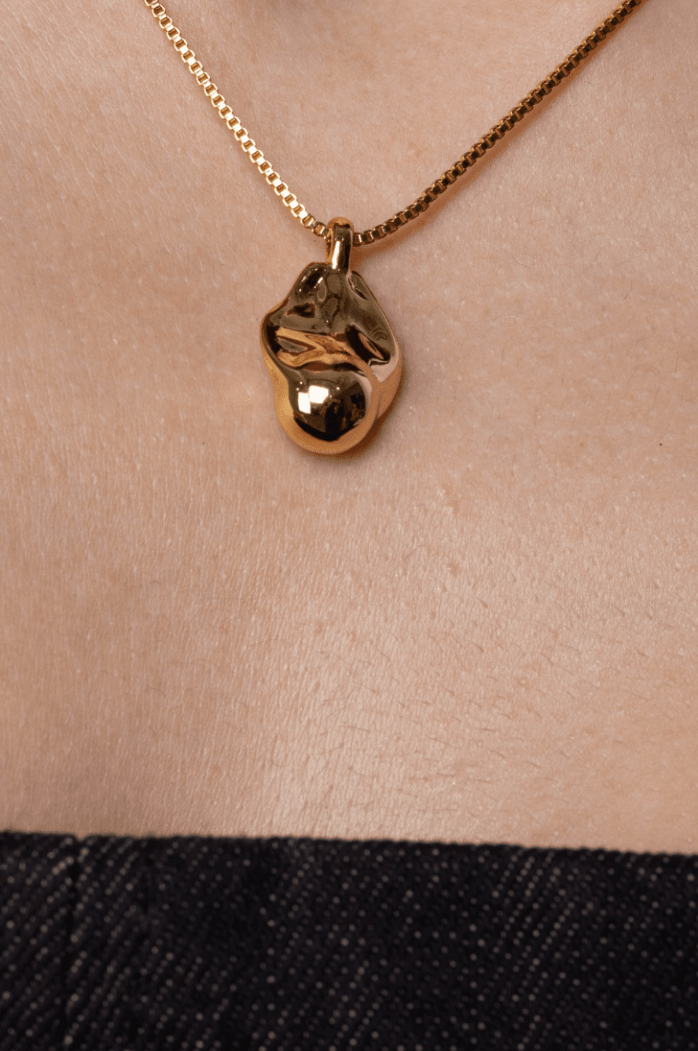 Lara & Ela | The Moon And New York City Necklace - Lara & Ela