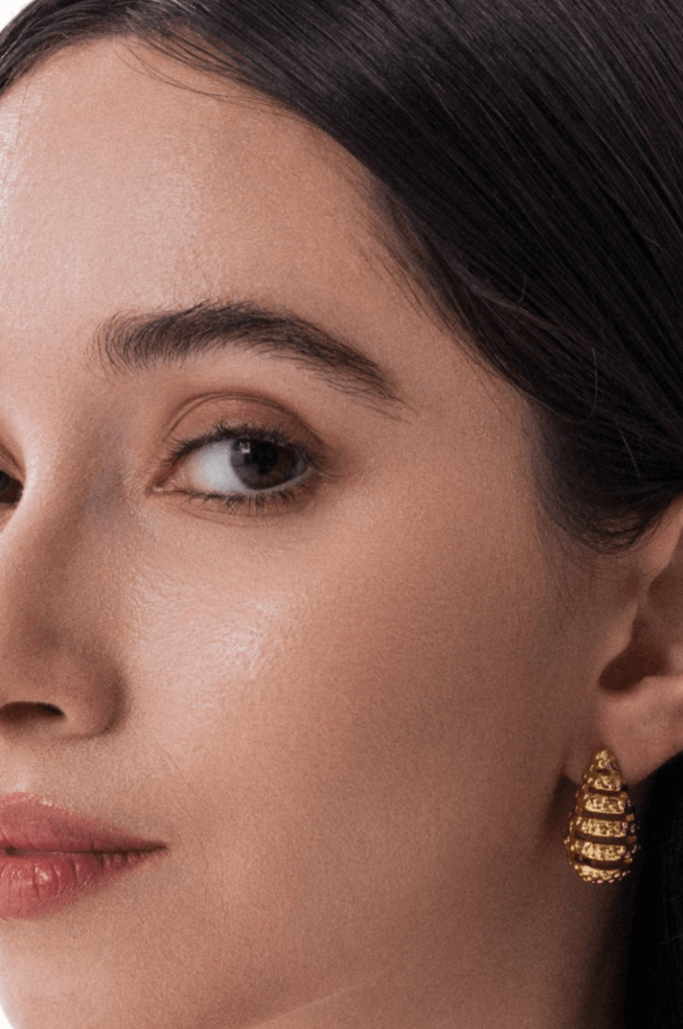 Lara & Ela | Queen B Earrings - Lara & Ela