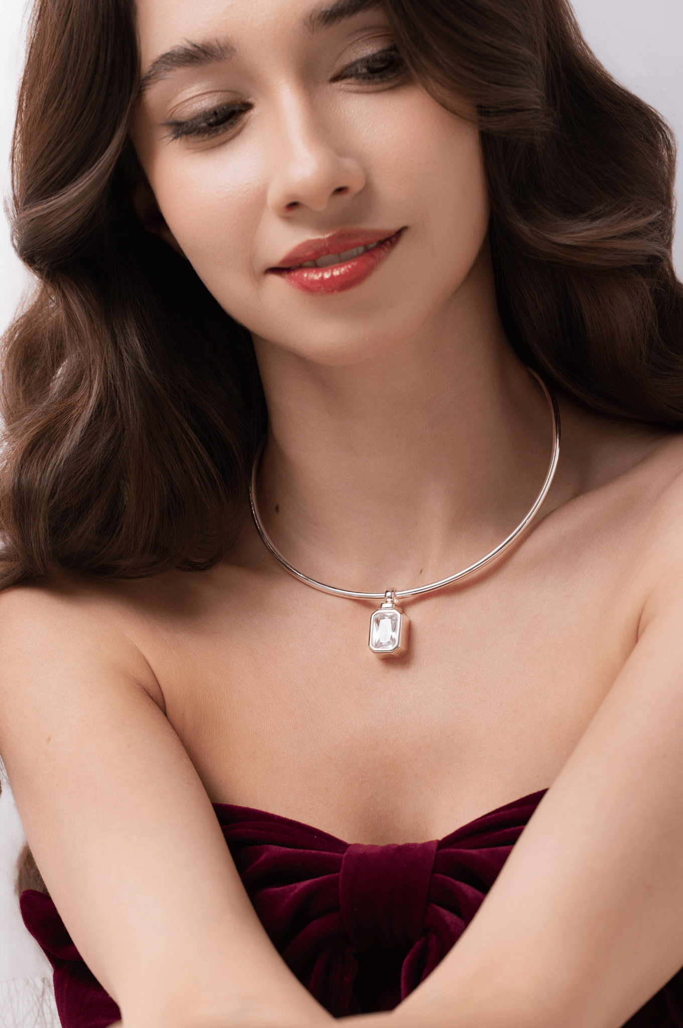 Lara & Ela | Emerald Bezel Pendant - Lara & Ela