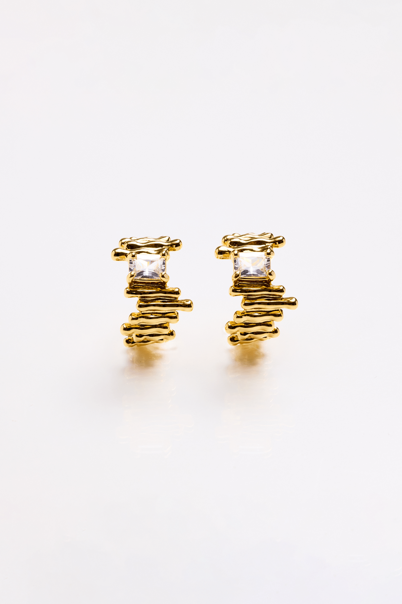 Lara & Ela | Daisy Gold Earrings - Lara & Ela