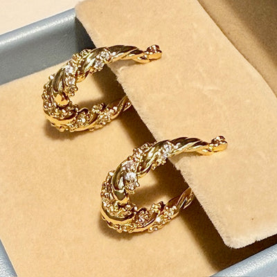 Lara & Ela I Endless Love Gold Earrings
