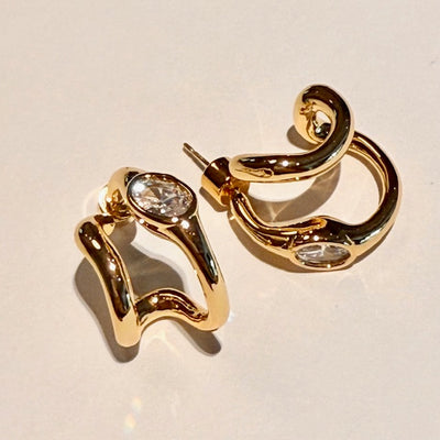 Lara & Ela I Hugs Gold I Earrings