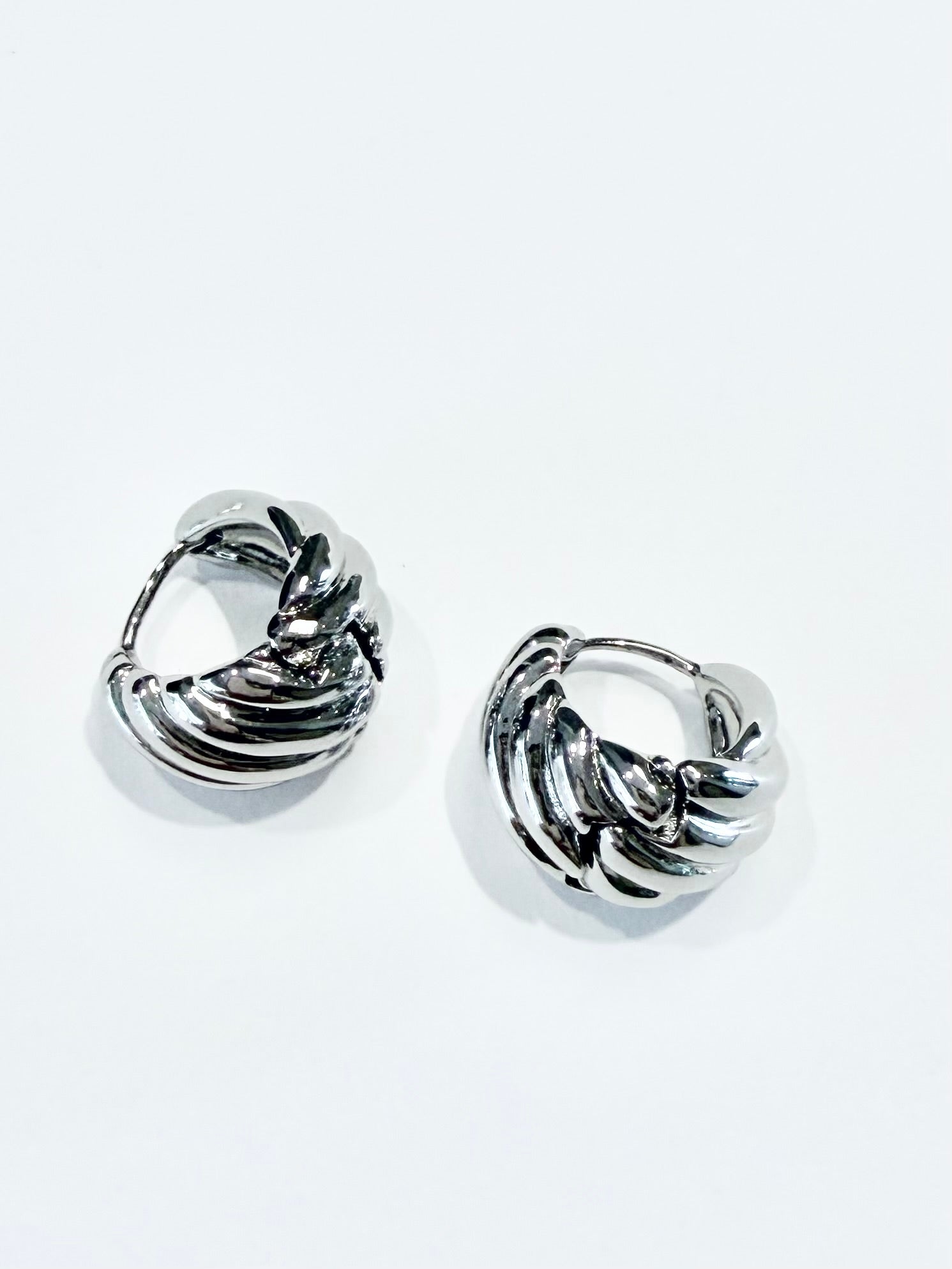 Lara & Ela | One Last Kiss Earrings - Lara & Ela