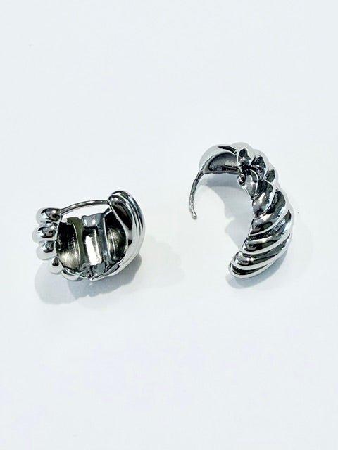 Lara & Ela | One Last Kiss Earrings - Lara & Ela