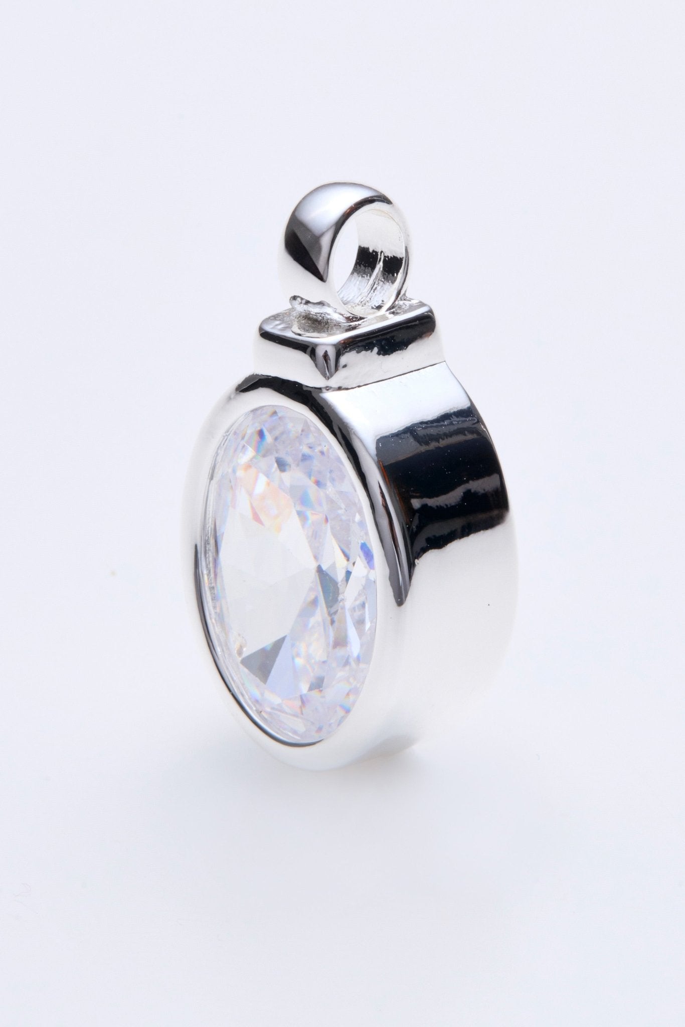 Lara & Ela | Oval Bezel Pendant - Lara & Ela