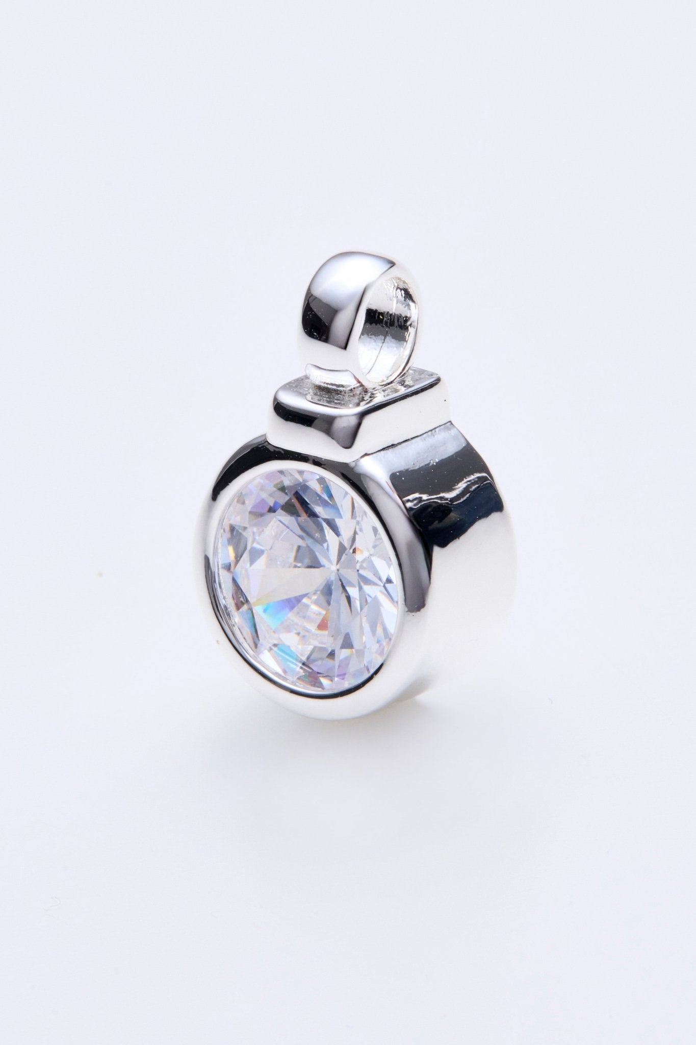 Lara & Ela | Round Bezel Pendant - Lara & Ela